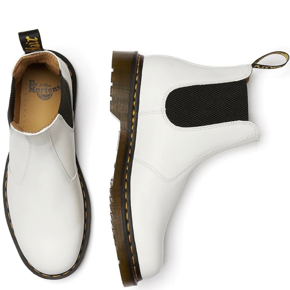 Dr. Martens NWT Women's 2976 YS Smooth Leather Chelsea Booties (Size 38)